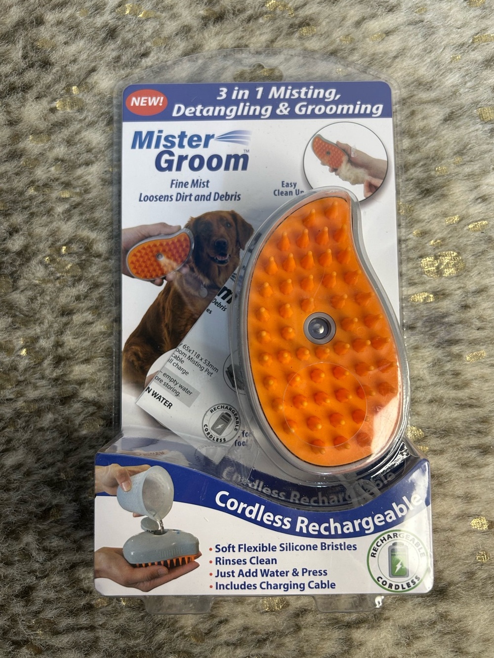 5‎ for $25🔥Mister Groom 3 in 1 Misting, Detangling & Grooming Brush- New